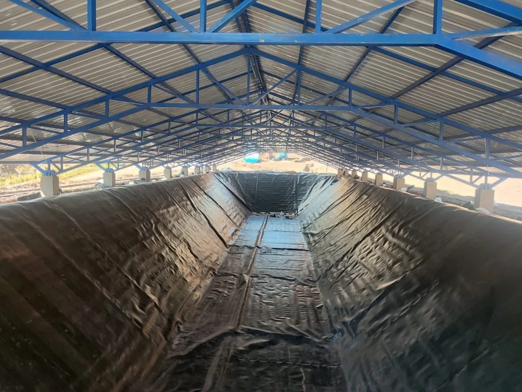 Poza de lixiviación con geomembrana HDPE en Santa Lucía